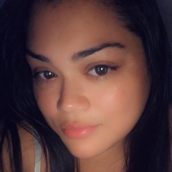 Poshmark profile picture for @mumbles
